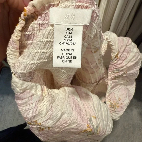 🌸 NWOT H&M floral top - Picture 3 of 3